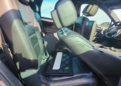 2017 Volkswagen Touareg Wolfsburg z USA, uszkodzony, nr VIN WVGRF7BP8HD003589